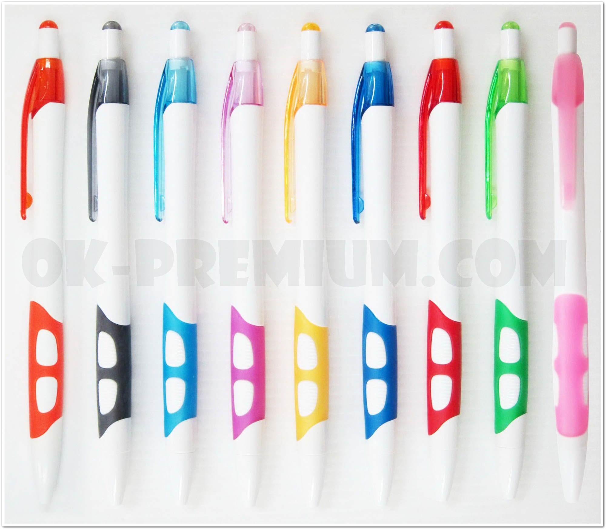 P009 ปากกาพลาสติก ปากกา ปากกาพรีเมี่ยม ปากกาพลาสติก พร้อมสกรีน สกรีนฟรี ของพรีเมี่ยม สินค้าพรีเมี่ยม ของนำเข้า สินค้านำเข้า ของแจก ของแถม ของชำร่วย มีให้เลือกหลายแบบค่ะ